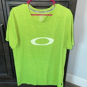 Oakley Men’s Hydrolix White Ellipse Tee Size LG - regular fit